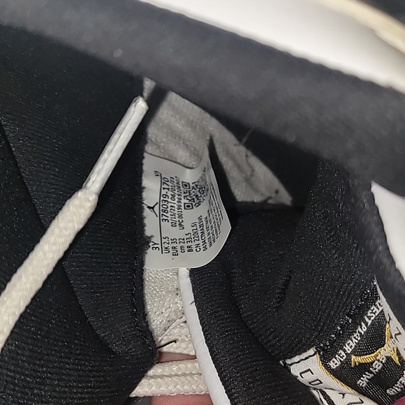 Nike Air Jordan 11s - Picture 8 of 9